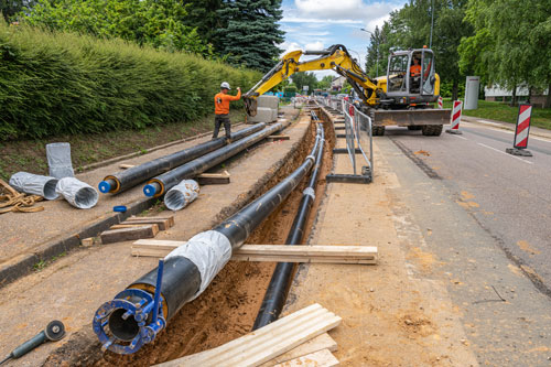 Installation de tuyaux dans la chaussée - impétrants - Terrassement